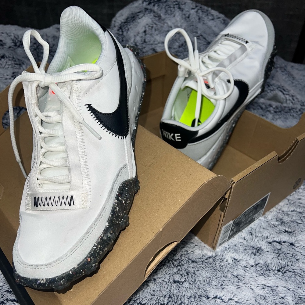 NIKE WAFFLE RACER CRATER Women Size 8 New no tag